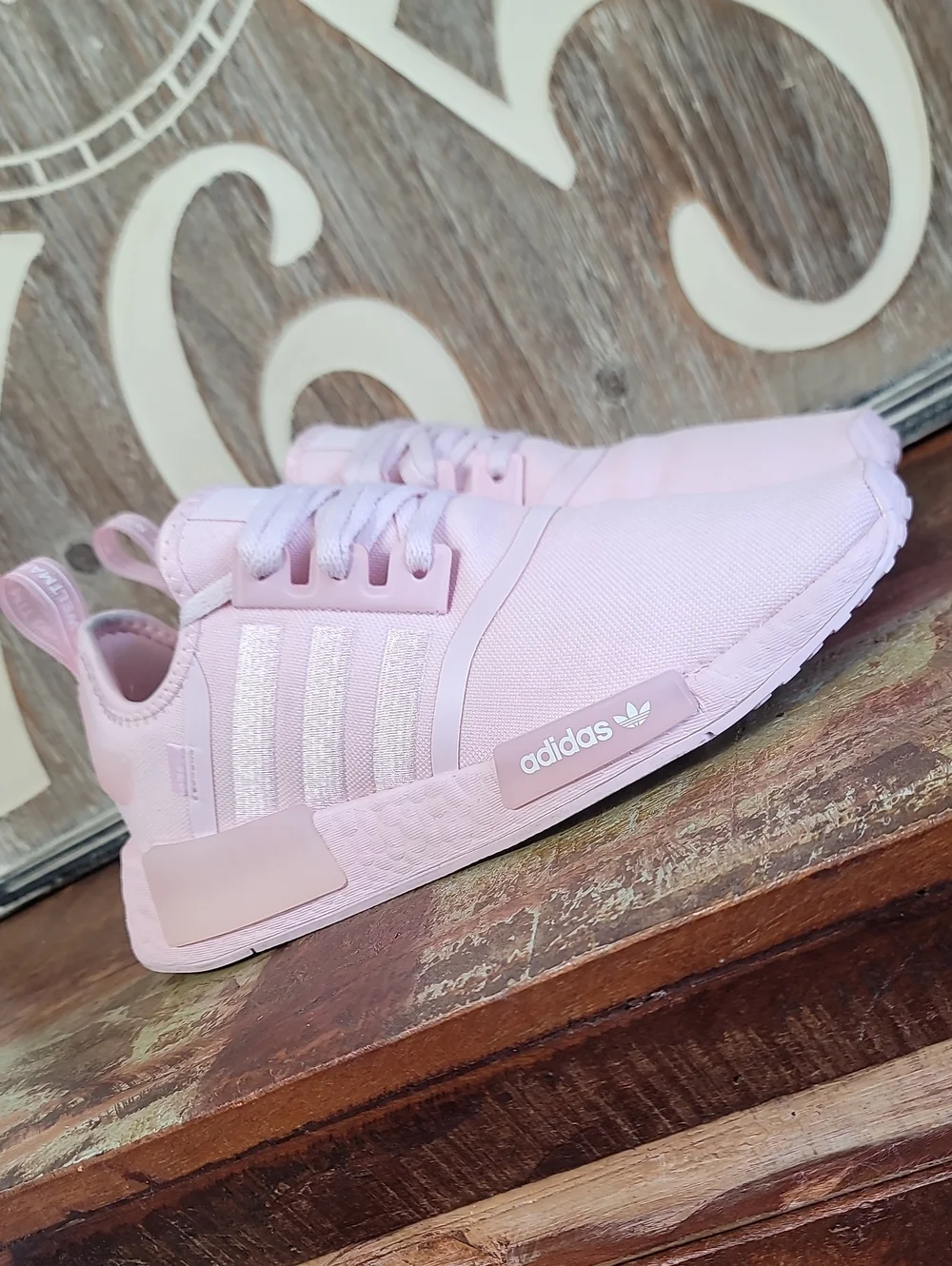 🔥 Wmns Adidas NMD R1 